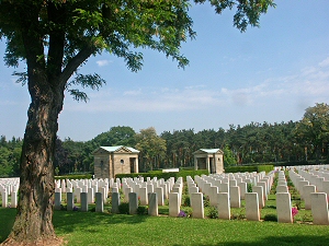 Gräberreihen auf dem Soldatenfriedhof der Alliierten