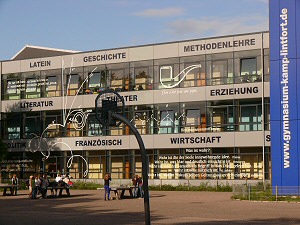 Fassade des städtischen Gymnasiums Kamp-Lintfort