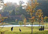Golfer auf dem Golfplatz am Kloster Kamp
