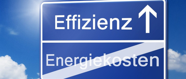 Stilisiertes Ortsschild: Ende der Energiekosten, hin zur Effizienz